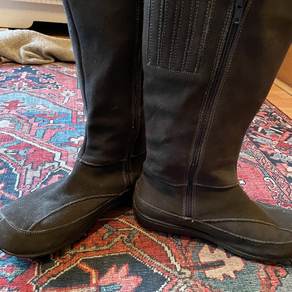 Grey Suede Winter Boots - Picture 4 of 5